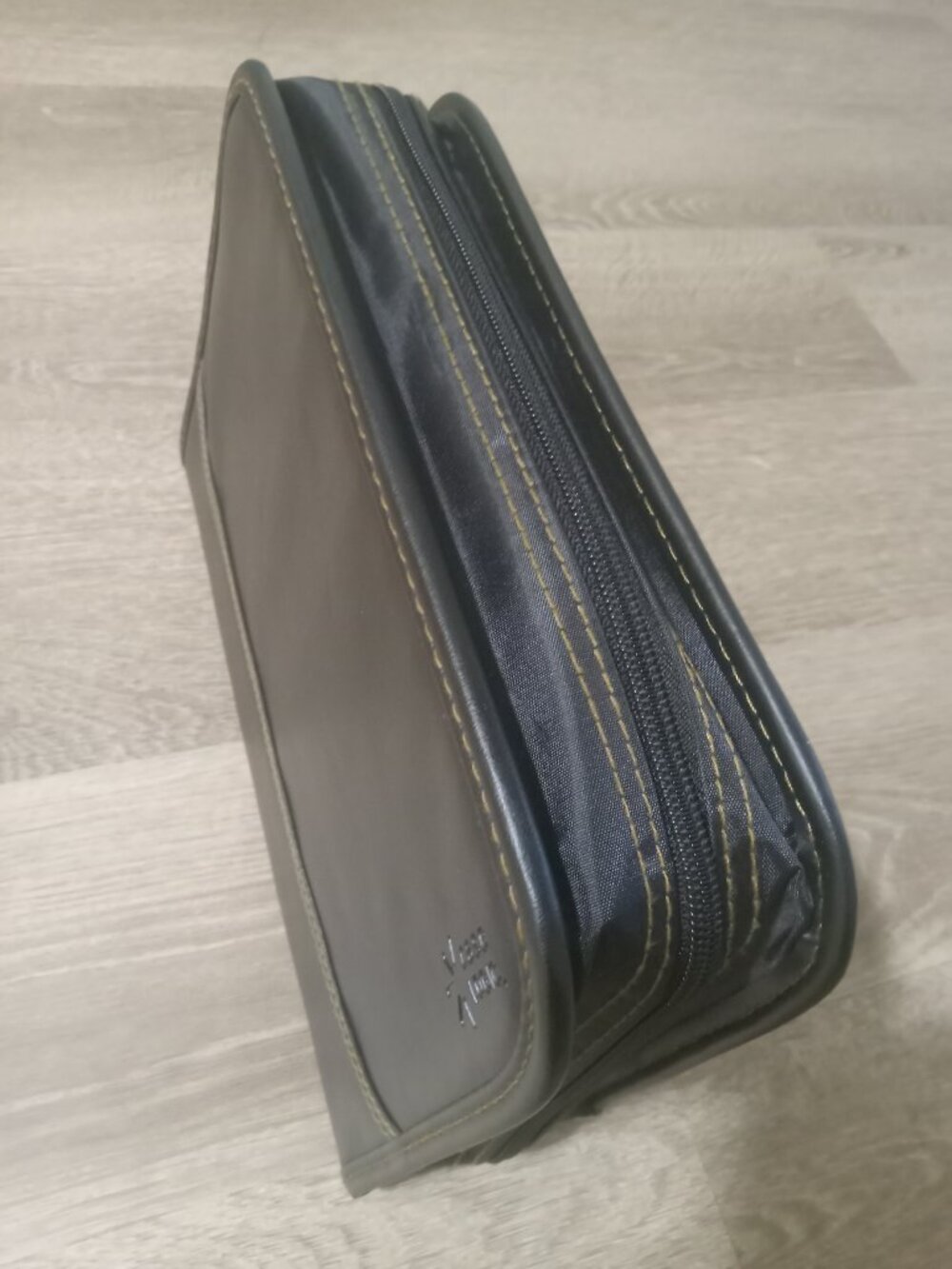 Case Logic Faux Leather 100 Capacity Disc CD/DVD/Video Game Binder Carry Case